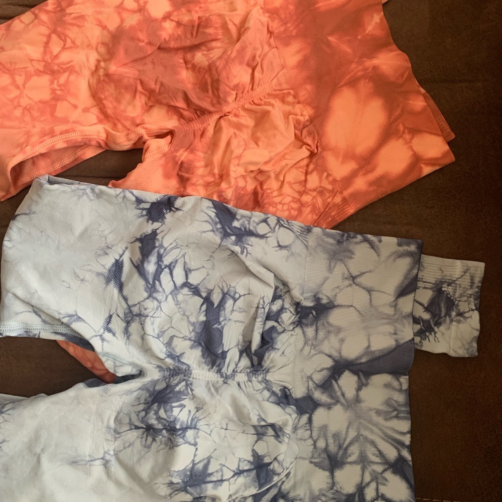 bundle of 2 tiedye booty scrunch leggings